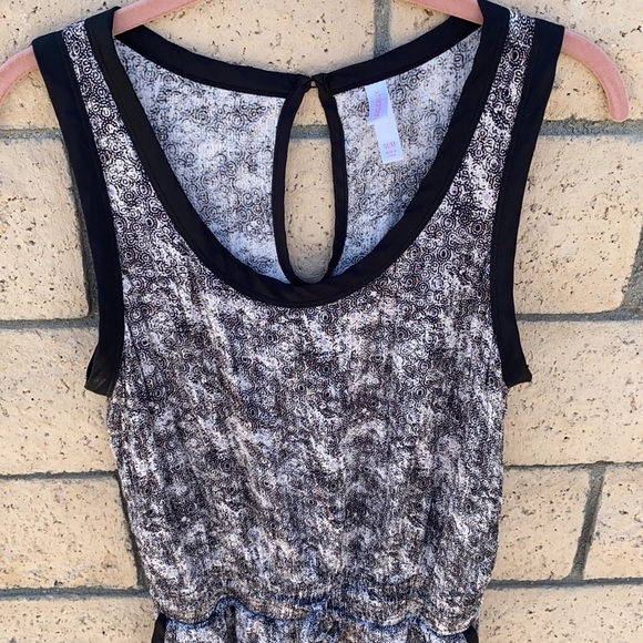 Xhilaration Black & Gray With Side Pockets Romper - Picture 2 of 11